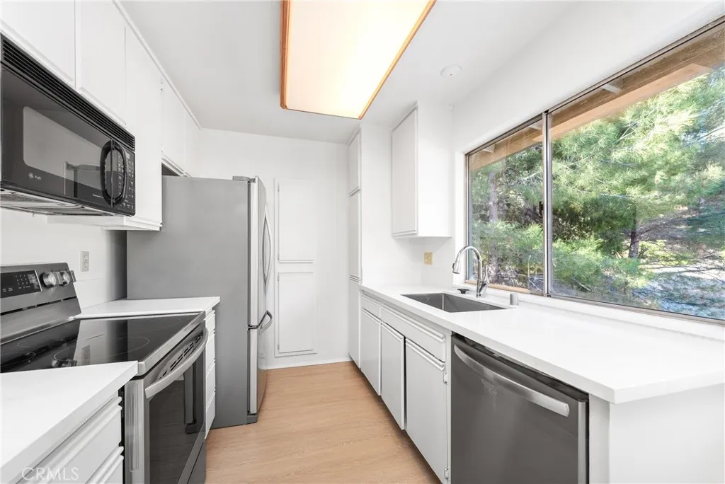 19828 Spanish Oak Drive, Newhall, California 91321 home-pic-10